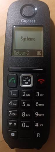 A black cell phone with a screen

Description automatically generated