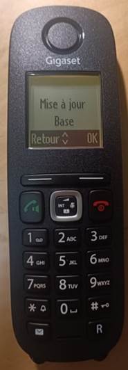 A black cell phone with a screen

Description automatically generated