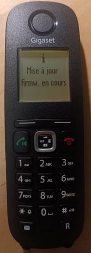 A black cell phone with a screen

Description automatically generated